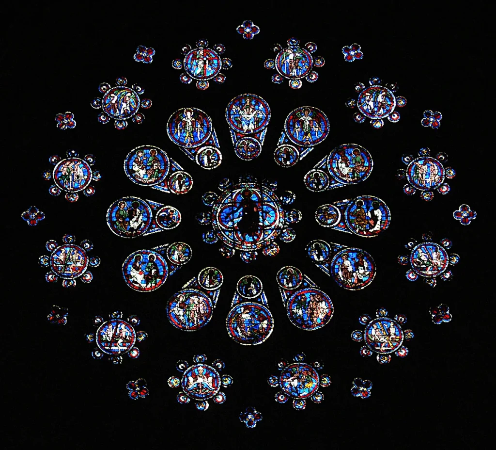Originalfoto des West-Rosenfensters der Kathedrale von Chartres von innen mit den kymatischen Geometrien im farbigen Buntglas.